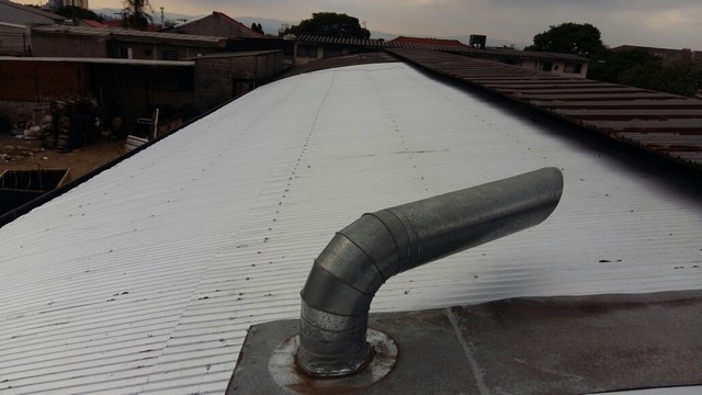 Conserto de telhado industrial